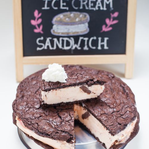 We can make our Giant Ice Cream Sandwiches in a va