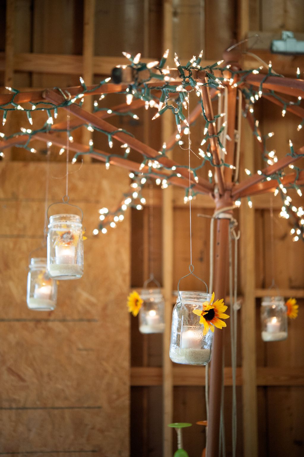 Beautiful décor for an outdoor barn wedding.
