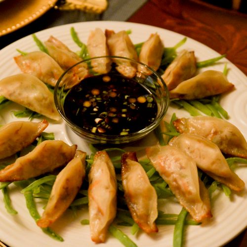 Pot Stickers with Garlic Soy Dipping Sauce
