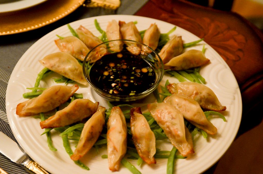 Pot Stickers with Garlic Soy Dipping Sauce
