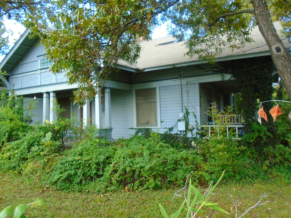 this is a 2016 photo of a  house i painted in 1998