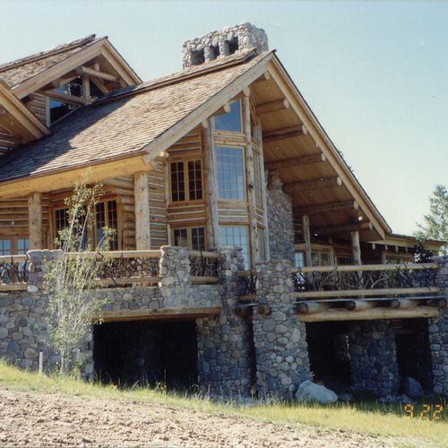 Log Home in Utah, on a slope