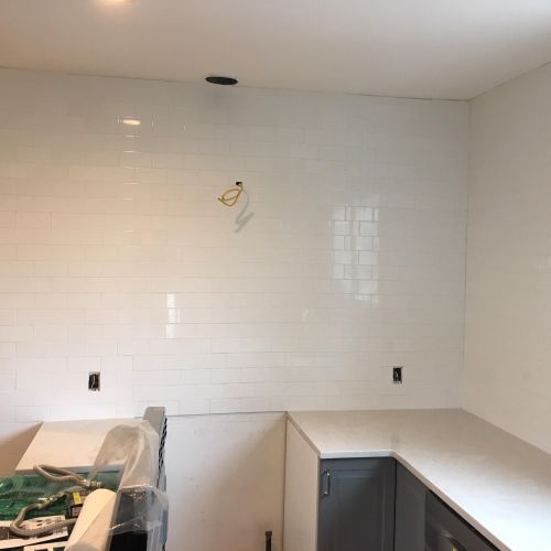 White subway tile with white grout 