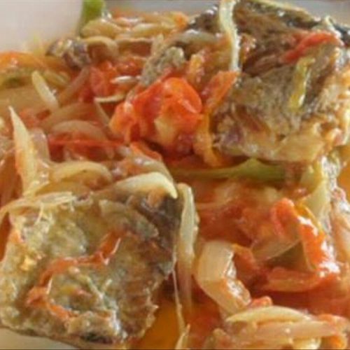 Makayabu (salt fish with onion and bell pepper