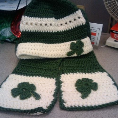 luck o' the Irish hat and scarf