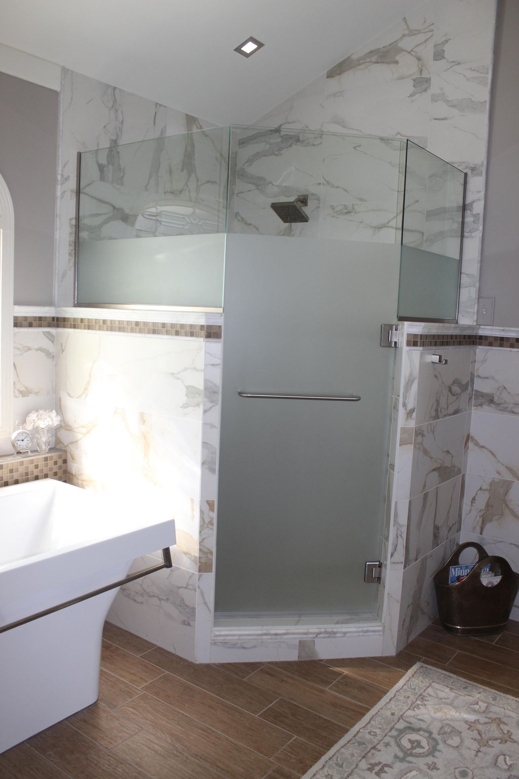 Neo Angle, 1/2 Frosted 1/2 Clear