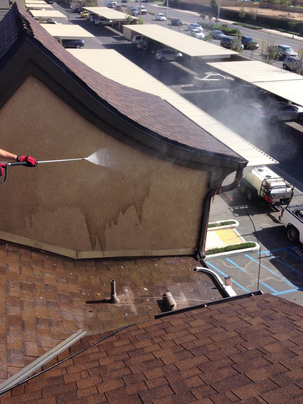 Pressure washing stucco to remove dirt