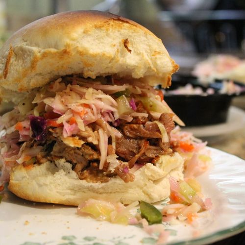 Smoked Pulled Pork Sandwich with Everlasting slaw