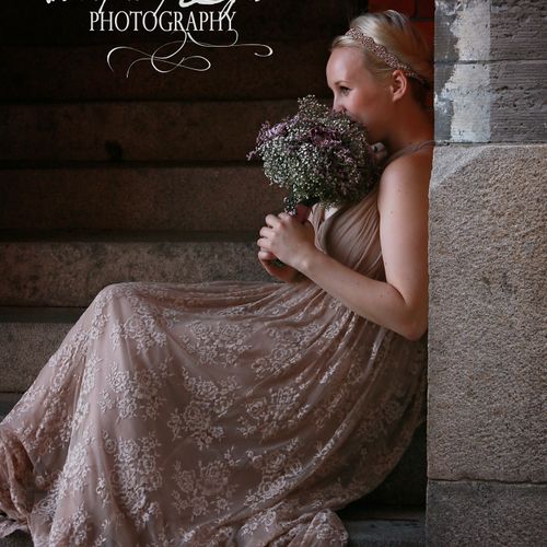 An incredibly beautiful bridal shoot at Kviberg Ca