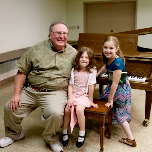 Frank Renfrow with his granddaughters at their Pia