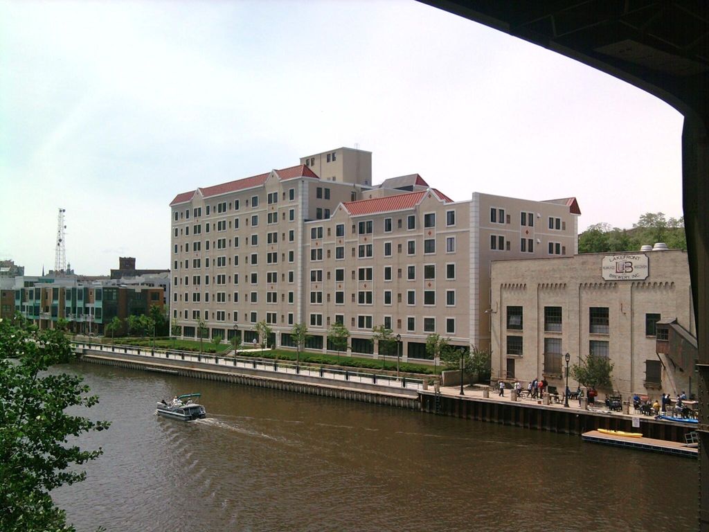 Brewer's Point - apartment building
downtown Milwa