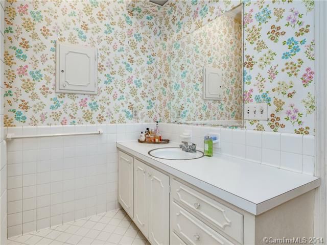 THIS IS ONE OF THE BATHROOMS WE CLEAN IN A 4 BEDRO