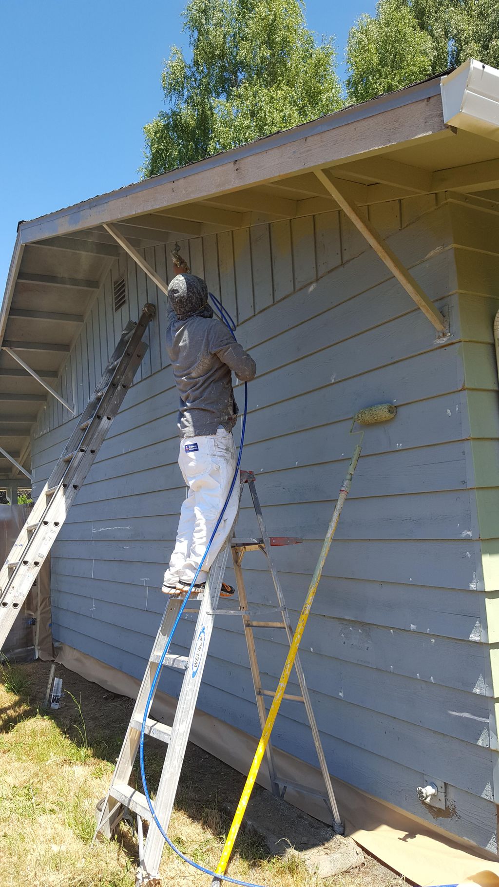 starting spraying a house 