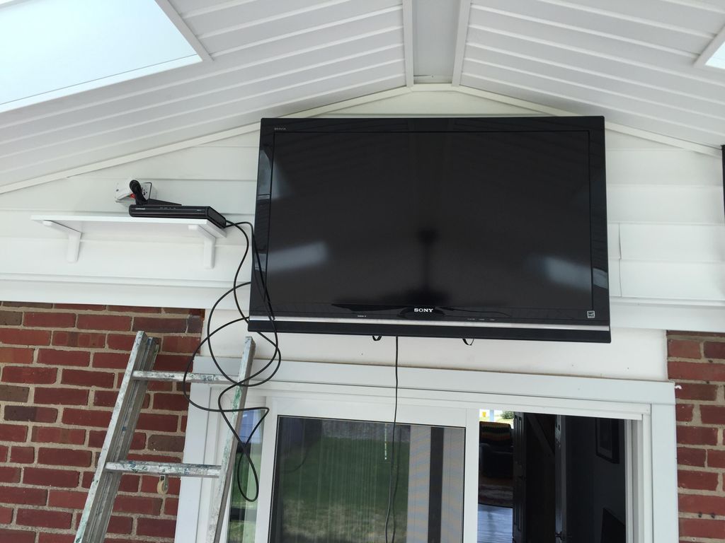 Wall mount TV installed and mounted on a customers