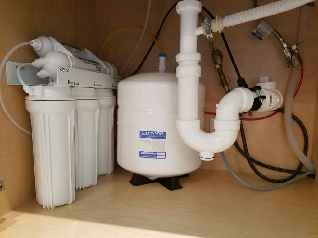 Reverse Osmosis water filter system installed unde