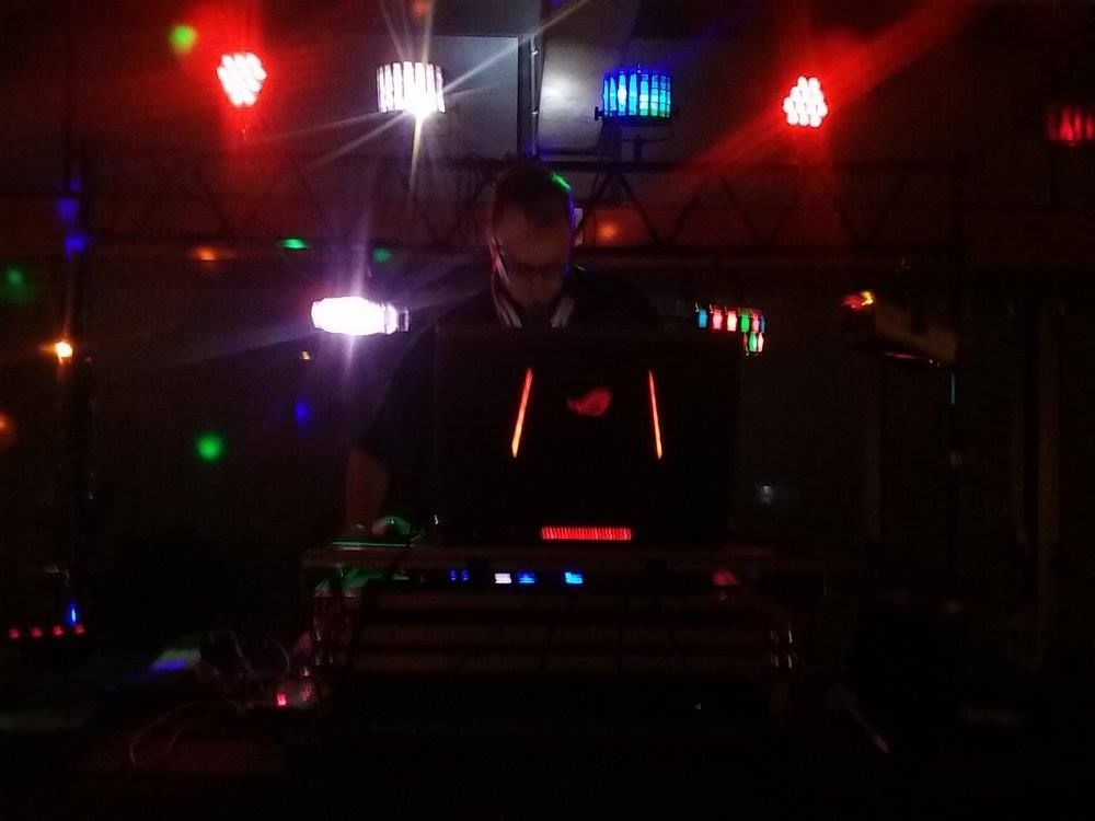DJ Tek Projekt Mixing it up at SOU Winter Ball 201