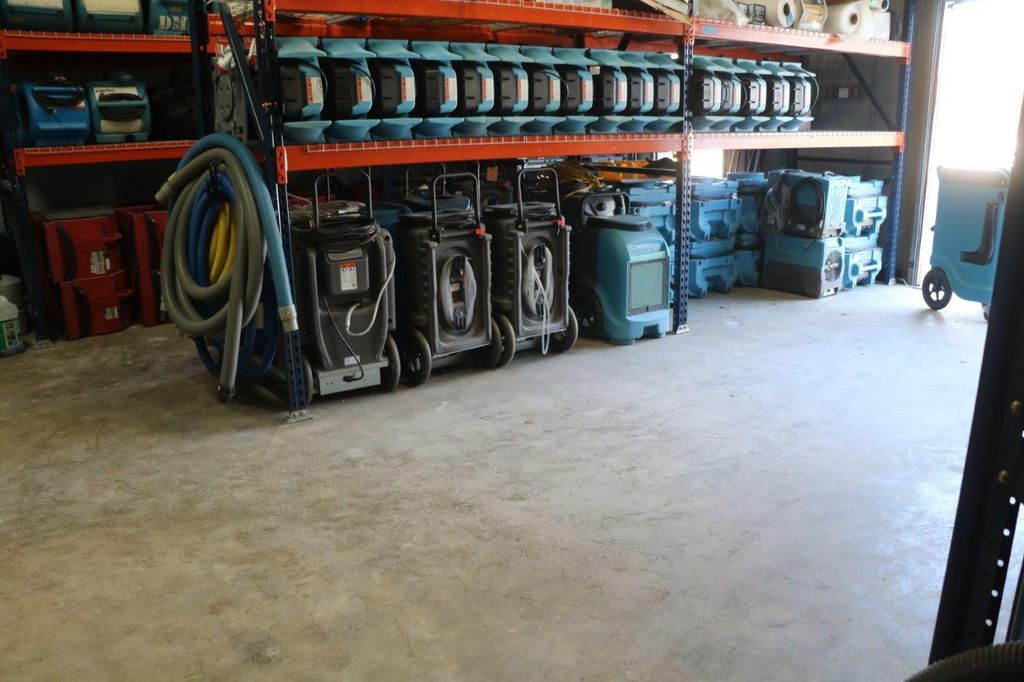 Equipment ready to dry and clean your home/busines