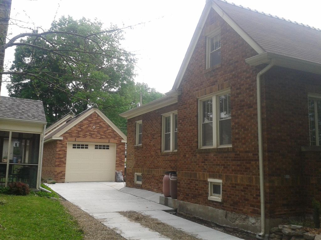 WE built the "1900's" garage and the
old school sp