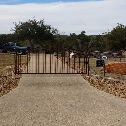 custom solar operating gate and fence 