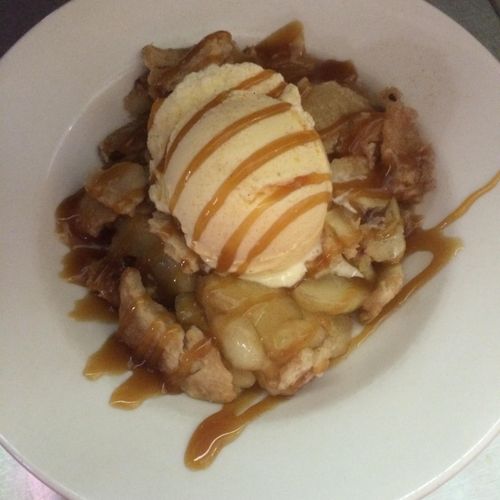 apple cobbler with refreshing vanilla bean ice cre