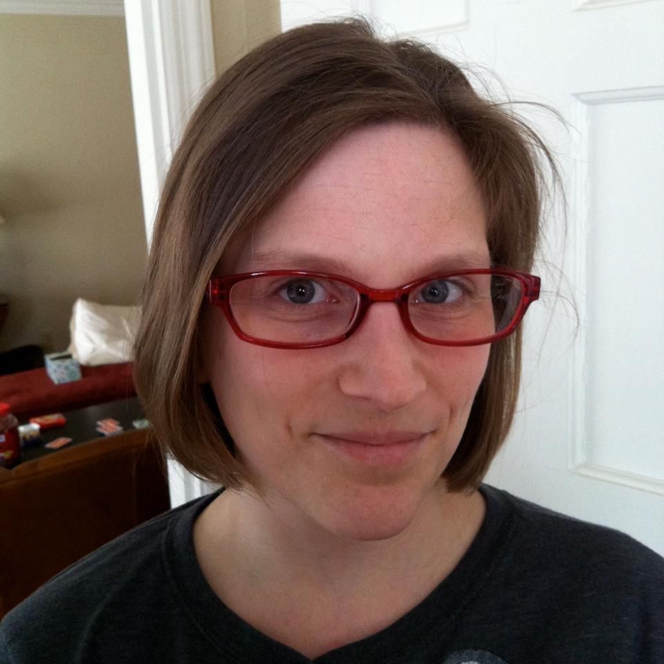Ali Kelly, Social Media Specialist and Owner of Es