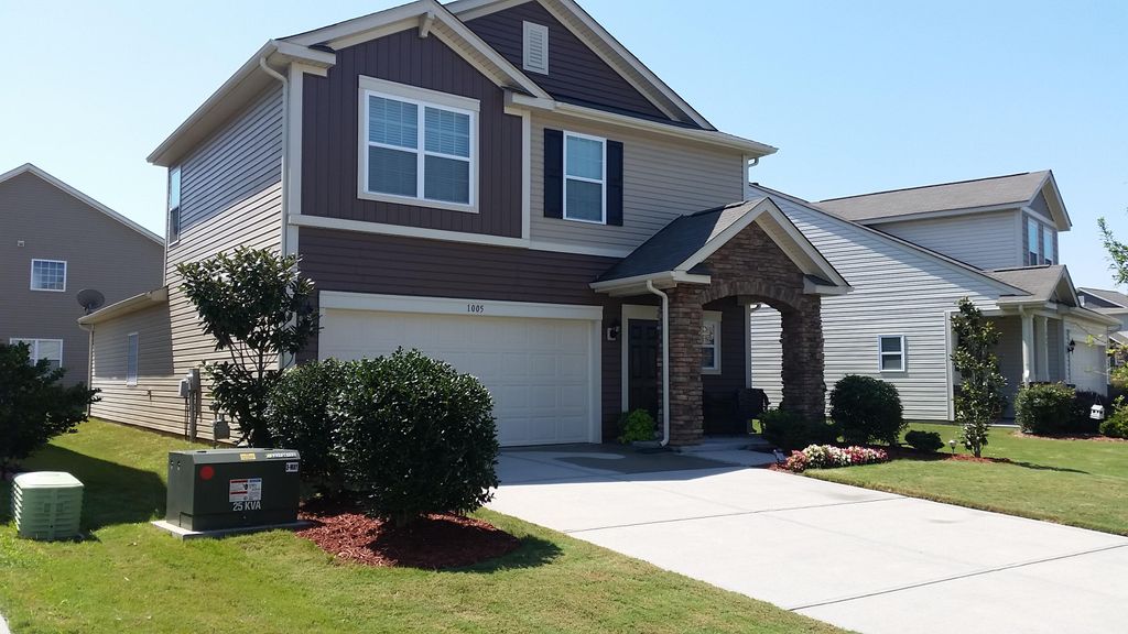 pressure Washing house and driveway 