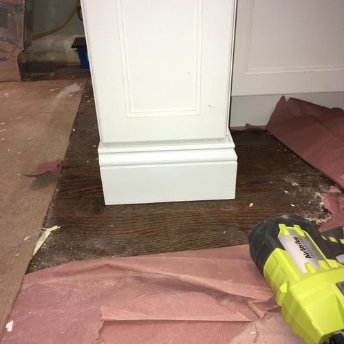 Crown Moulding and baseboard