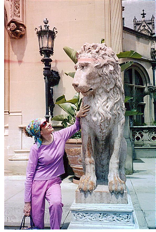 Yours truly in front of the Biltmore Mansion and g