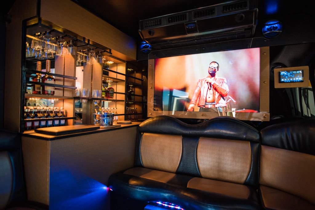 Divine Luxe Signature Party Bus