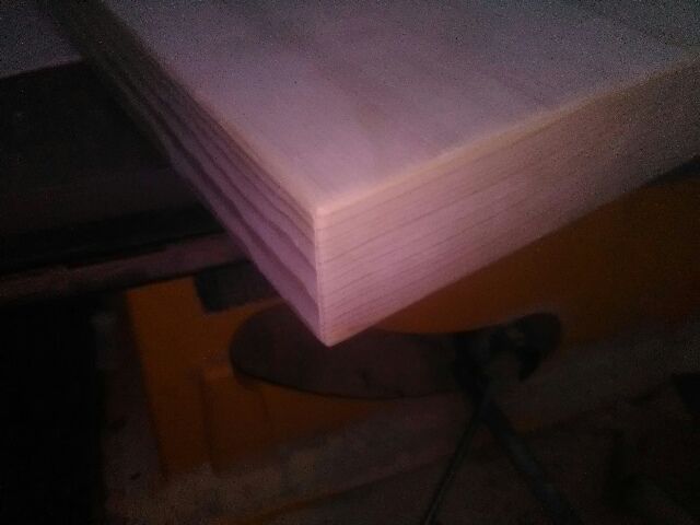 Floating shelf corner