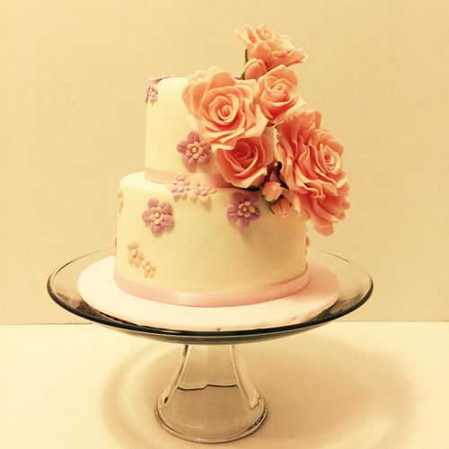 Fondant cake with sugar roses
-Vanilla, orange cak