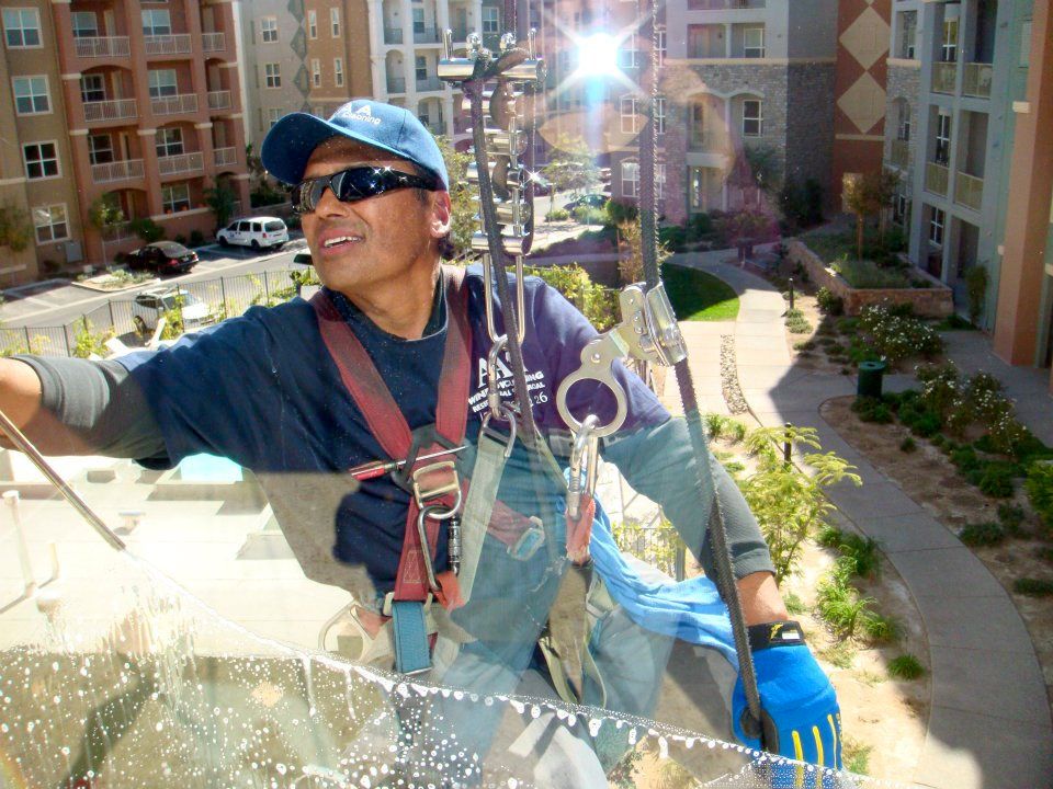 AAA Window Cleaning
    (702) 738-4226