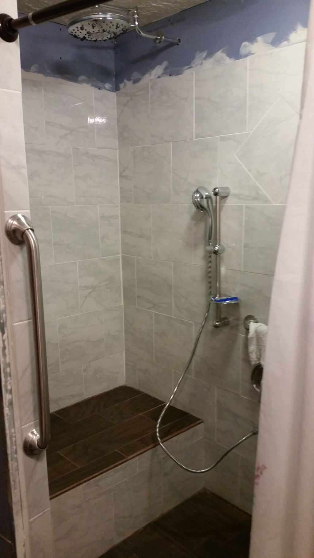 Handy cap shower