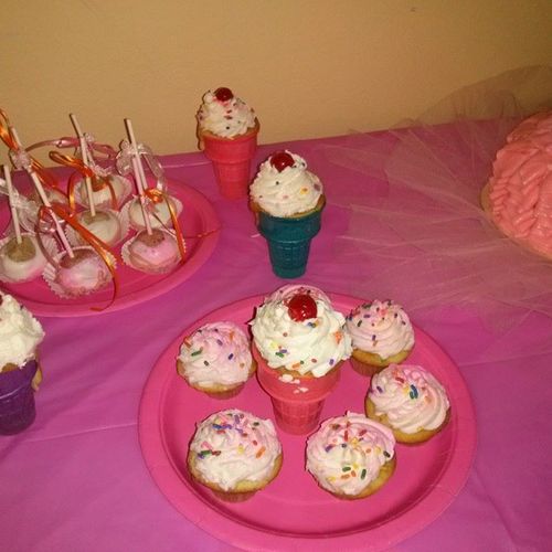 Ist Birthday Cake and Cupcakes