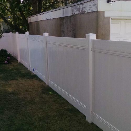 5' Vinyl Privacy Fence - Solid White Legacy Rails