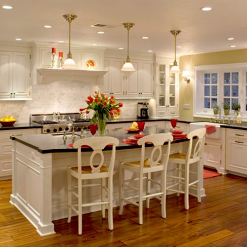 Classic Traditional White Beaded-Inset Kitchen