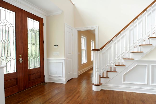 Entrance with staircase