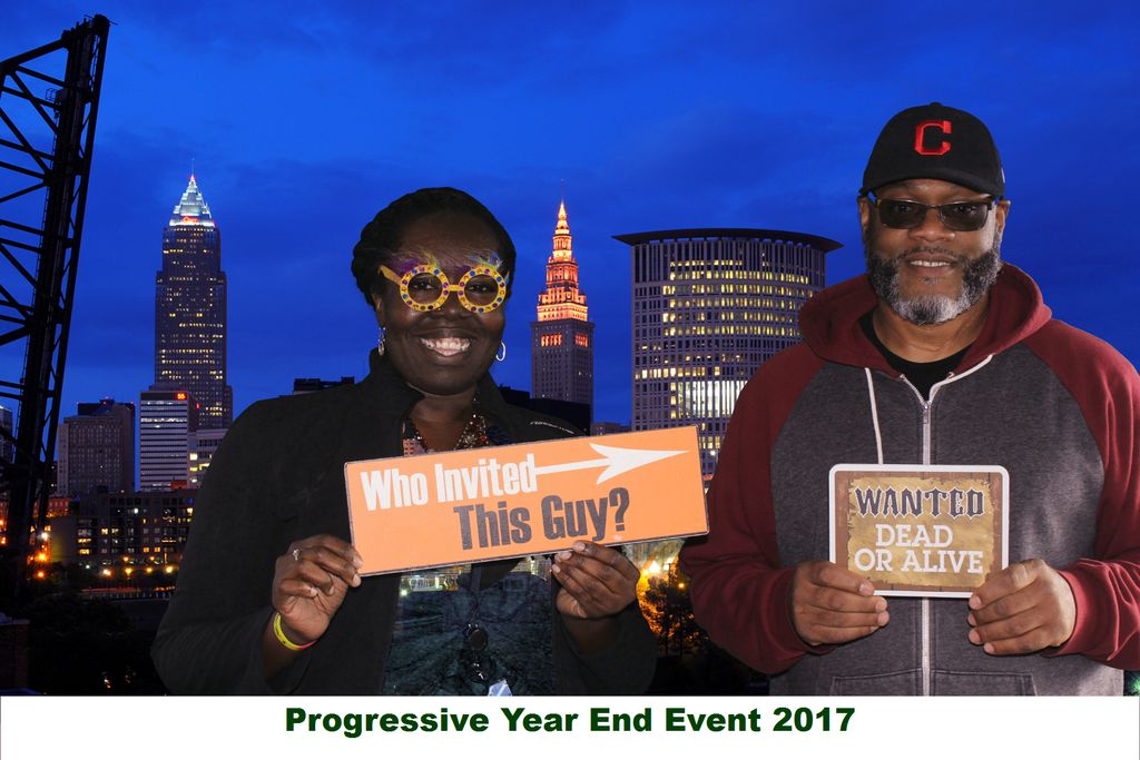 Our green screen offers multiple background choice