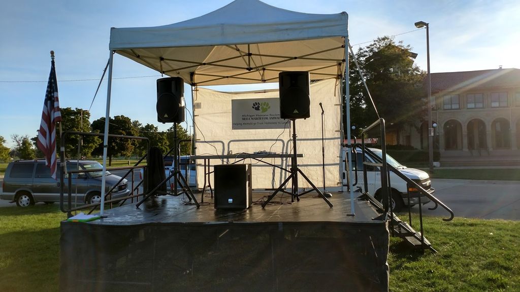 Outdoor Stage (Over 1,000 Guests) 2016:
Michigan H