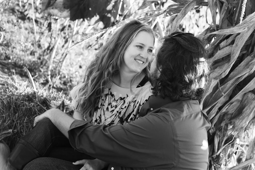 Love by the cornfield with Amy and Eric