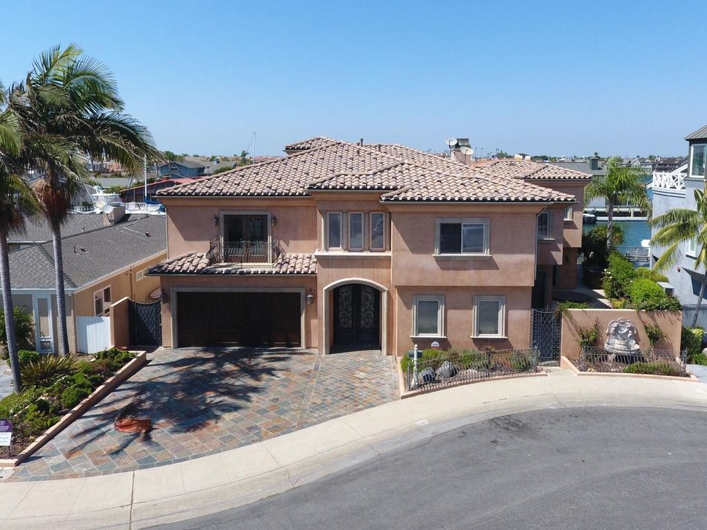 Home in Huntington Harbor