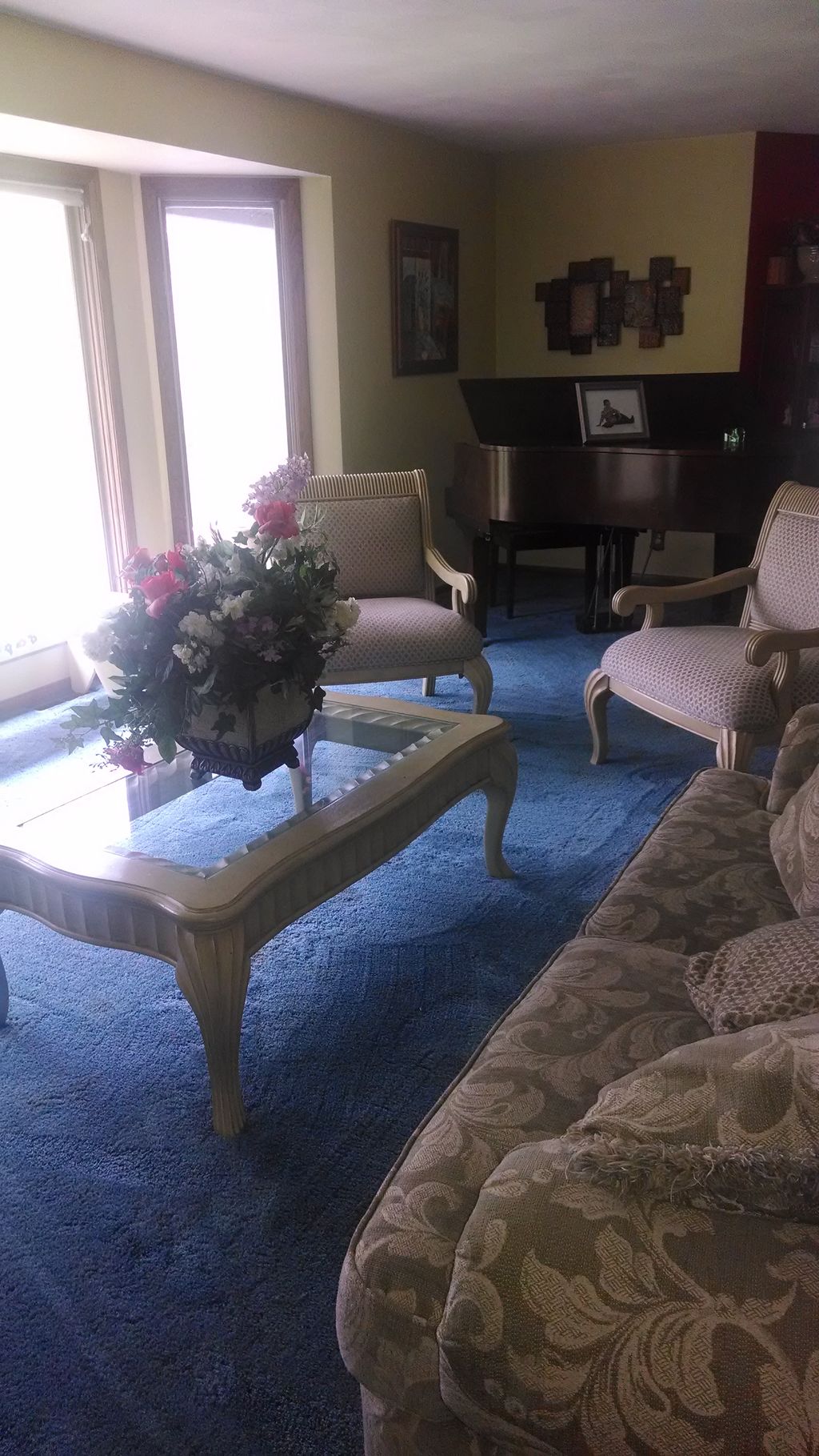 Bright Piano Room and so clean for this large fami