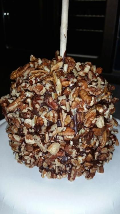 Carmel apple: Honey crisp apple, milk chocolate, w