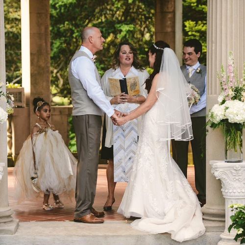 An outdoor wedding at the Harkness Memorial Mansio