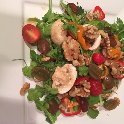 House Salad with Roasted Walnuts
