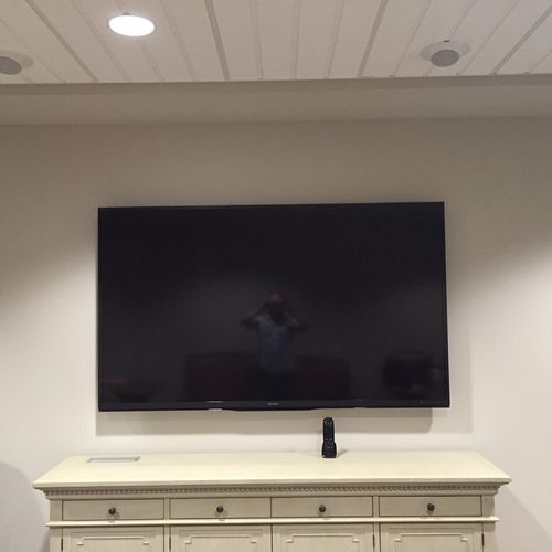 Single Display with Stereo In-ceiling speaker inst