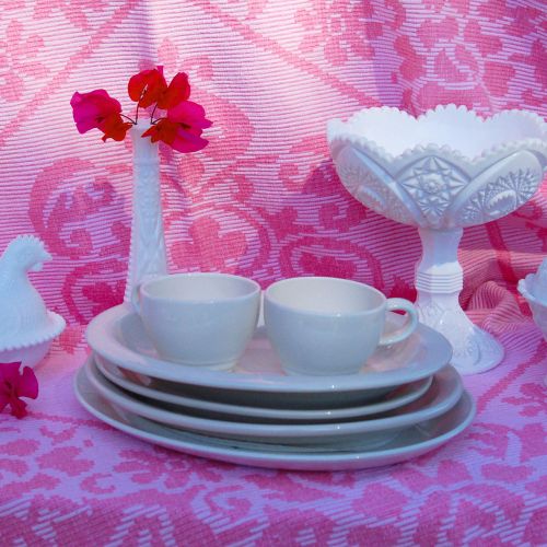 Milk glass galore! Vintage pieces to eat, drink an