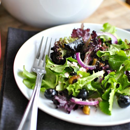 Blue Berry Garden Salad with Pomegranate Dressing
