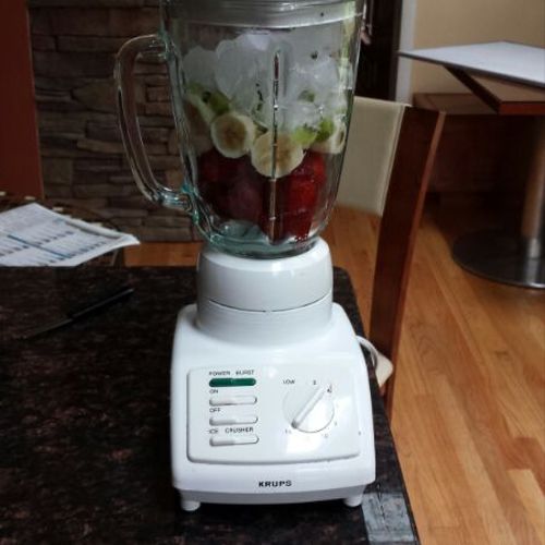 I specialize in healthy smoothies such as this: St