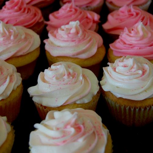 Mouth Watering Lemon Strawberry cupcakes